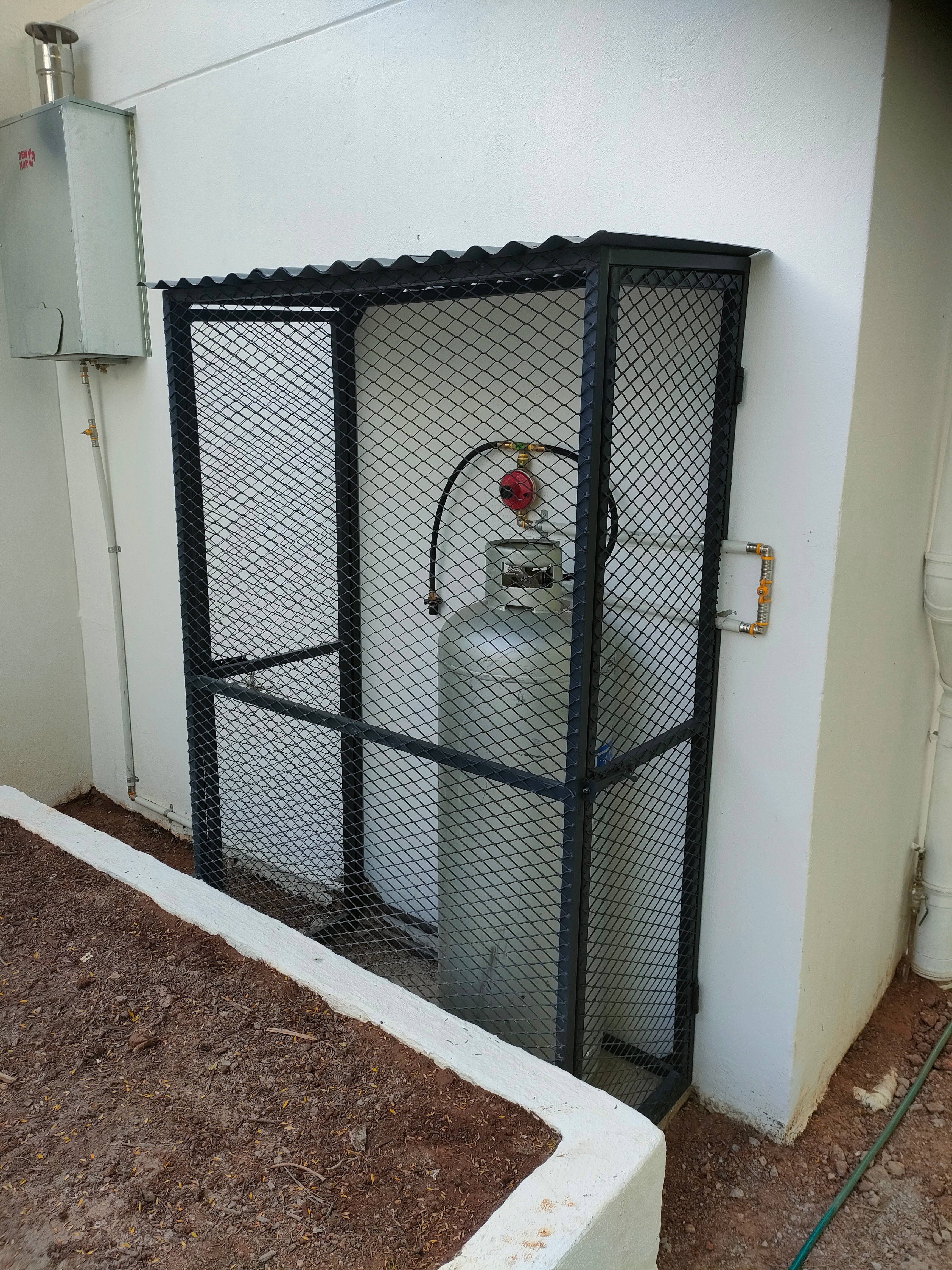 Heavy Duty Gas Cage - 2 x 48Kg Gas Bottle